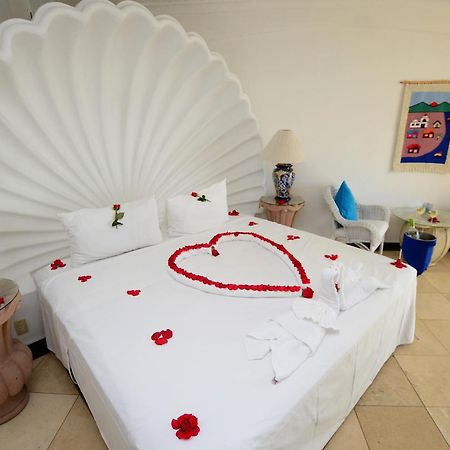 Dolphin Cove Inn Manzanillo Exteriör bild