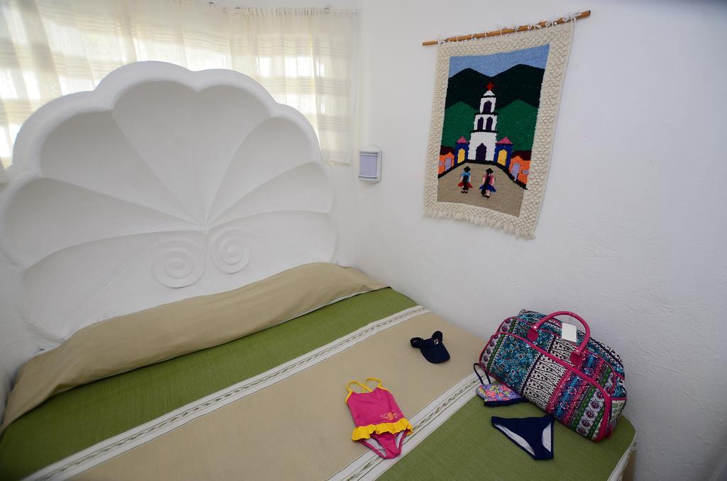 Dolphin Cove Inn Manzanillo Exteriör bild