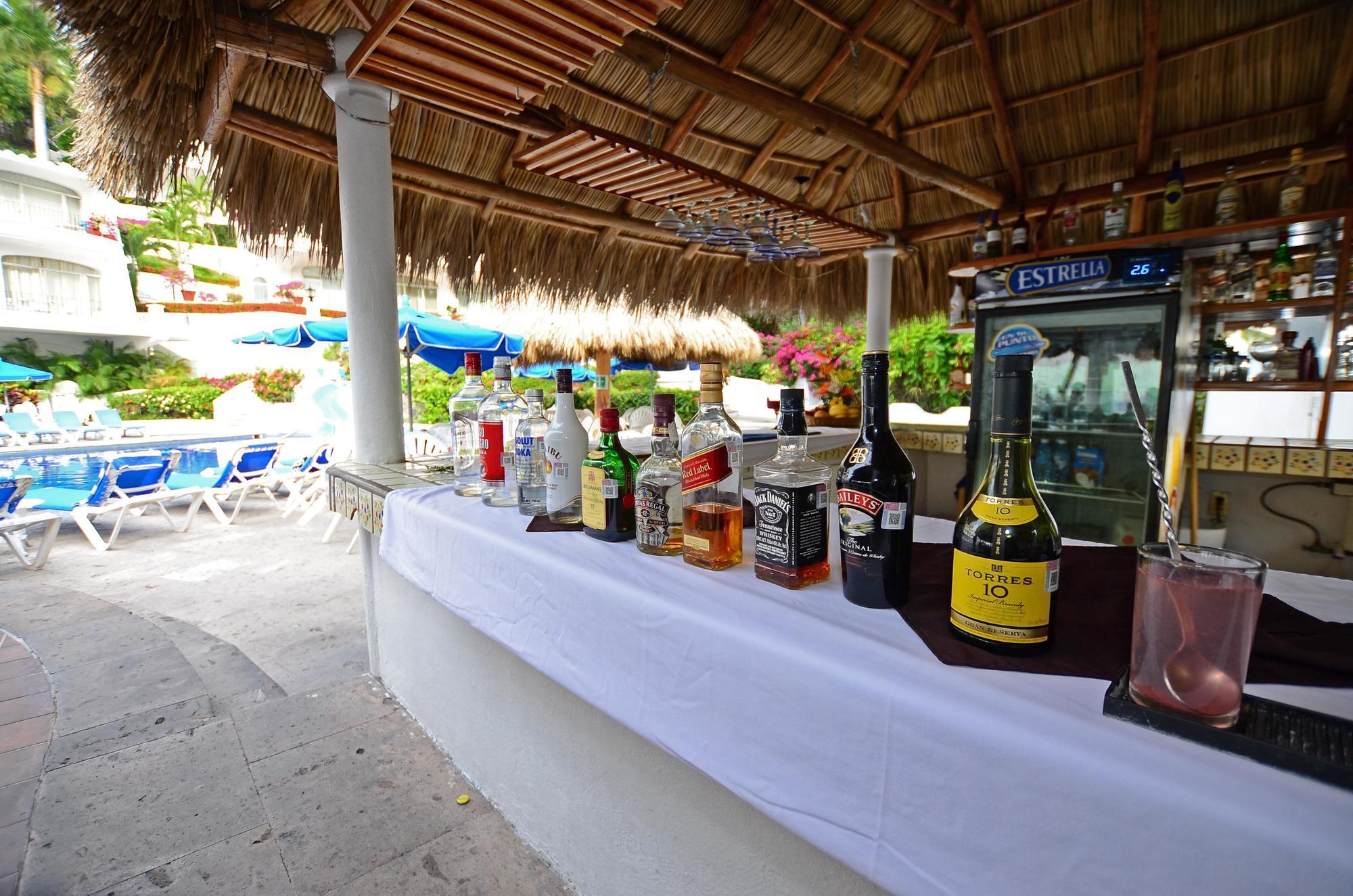 Dolphin Cove Inn Manzanillo Exteriör bild