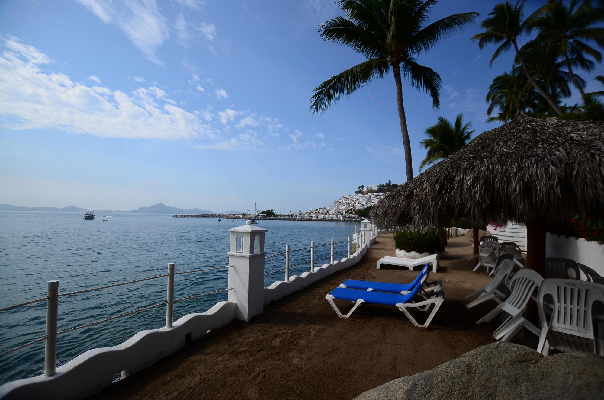 Dolphin Cove Inn Manzanillo Exteriör bild